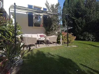 Ein Garten an der Unterkunft Ferienwohnung am Kurpark Ostrau