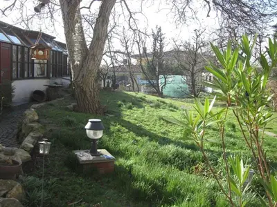 Ein Garten an der Unterkunft Dresdner Höhe
