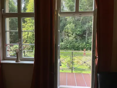 Ein Garten an der Unterkunft Luxuriöse FeWohnung Felsenblick