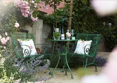 Ein Garten an der Unterkunft Gästehaus Schönitz