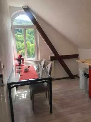 Ein Sitzbereich in der Unterkunft Ferienwohnung Kirchblick