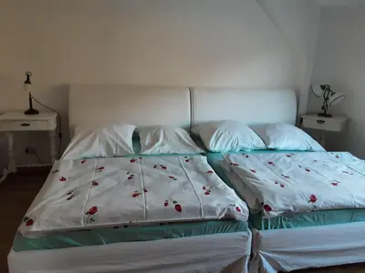 Ein Bett oder Betten in einem Zimmer der Unterkunft Ferienwohnung Elbblick