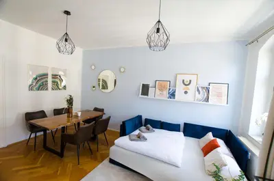 Ein Sitzbereich in der Unterkunft CASARINA - Stilvoller Altbau in zentraler Lage