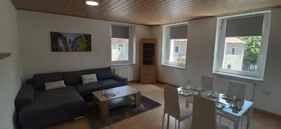 Ein Sitzbereich in der Unterkunft Ferienwohnung 2 am Hofladen Hellendorf