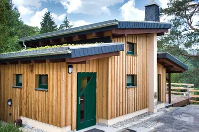 Das Gebäude in dem sich das Ferienhaus befindet