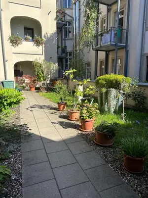Ein Garten an der Unterkunft GoldigeFerienwohnung 