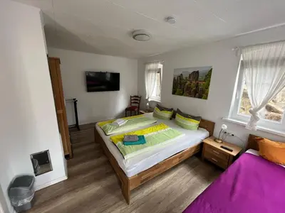 Ein Bett oder Betten in einem Zimmer der Unterkunft Pension Alpenrose