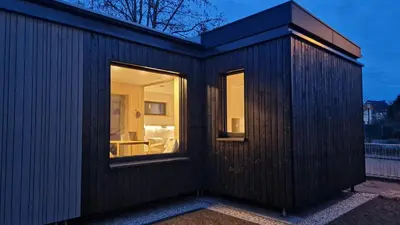 Das Gebäude in dem sich das Ferienhaus befindet