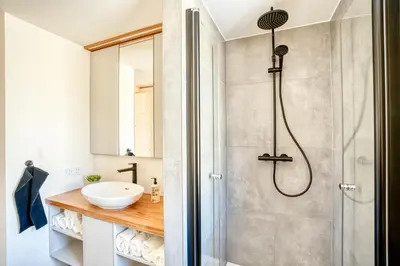 Ein Badezimmer in der Unterkunft Tiny Design-Modulhaus mit 33 m²
