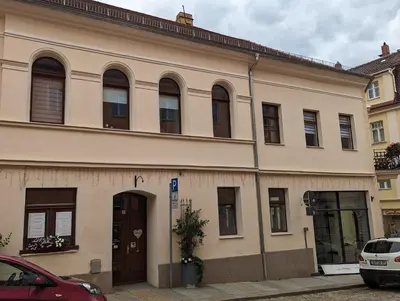 Das Gebäude in dem sich die Ferienwohnung befindet