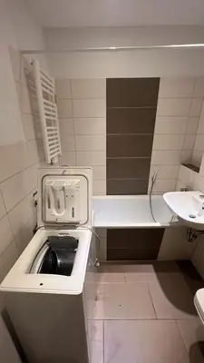Ein Badezimmer in der Unterkunft ANGEBOT - modern & gemütlich mit Parkplatz, Balkon, WiFi, Waschmaschine - 5min zum Schloss