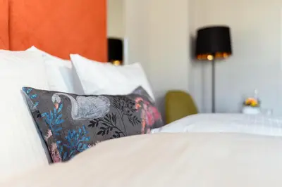 Ein Bett oder Betten in einem Zimmer der Unterkunft Hotel am Schwanenhaus