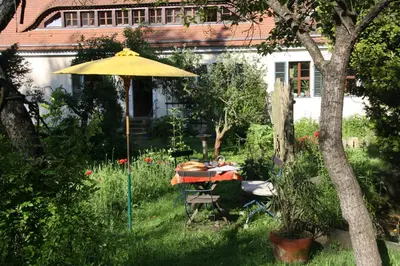 Ein Garten an der Unterkunft Poncet´sches Herrenhaus