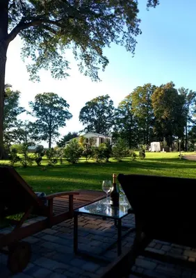 Ein Garten an der Unterkunft Ferienwohnung Gutshaus Klitzschen