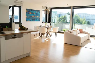 Ein Sitzbereich in der Unterkunft Moderne Ferienwohnung mit großzügigen 100qm in der Dresdner Altstadt