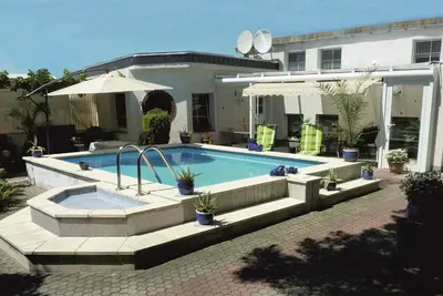 Der Swimmingpool an oder in der Nähe von Pension Münch 