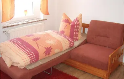 Ein Sitzbereich in der Unterkunft Stunning Apartment In Gelenauerz