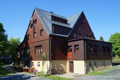 Das Gebäude in dem sich die Ferienwohnung befindet