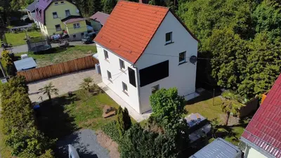 Das Gebäude in dem sich das Ferienhaus befindet