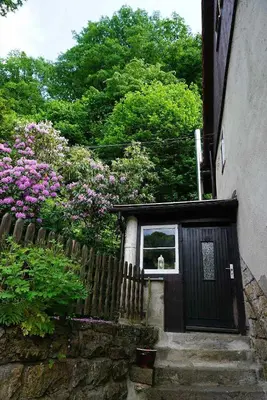 Ein Garten an der Unterkunft Ferienwohnung im grünen Elbtal
