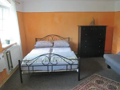 Ein Bett oder Betten in einem Zimmer der Unterkunft Ferienwohnung im grünen Elbtal