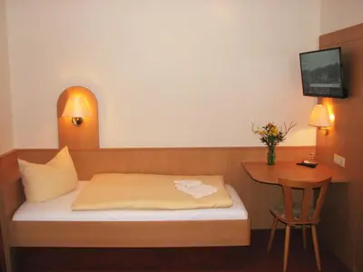 Ein Bett oder Betten in einem Zimmer der Unterkunft Hotel Garni Dekorahaus