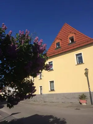 Das Gebäude in dem sich die Ferienwohnung befindet