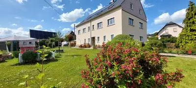 Ein Garten an der Unterkunft HERZstück Erzgebirge