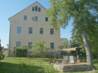 Ein Garten an der Unterkunft Am Lindenbaum