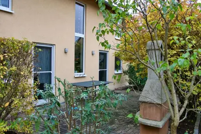 Ein Garten an der Unterkunft myCozyPlace - Zwei gemütliche Zimmer für Vier
