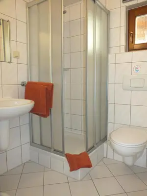Ein Badezimmer in der Unterkunft Pension am Elberadweg