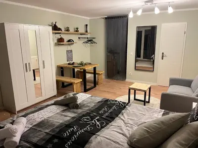 Ein Bett oder Betten in einem Zimmer der Unterkunft Studio an der Elbe mit Balkon, Küche und Netflix