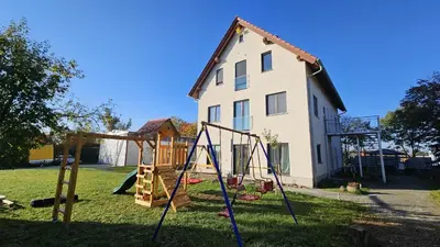 Ein Kinderspielbereich in der Unterkunft Traumschlösschen