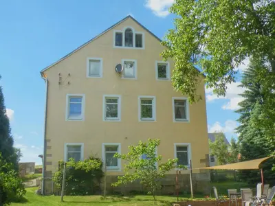 Das Gebäude in dem sich die Ferienwohnung befindet