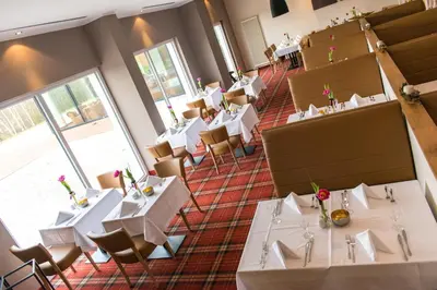 Ein Restaurant oder anderes Speiselokal in der Unterkunft Santé Royale Hotel- & Gesundheitsresort Warmbad Wolkenstein