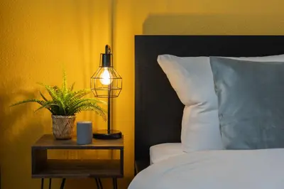 Ein Bett oder Betten in einem Zimmer der Unterkunft REGENT Neu! Wlan-Netflix-Küche- Meißen Altstadt-SBahn-DD, Elbufer