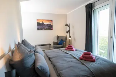 Ein Bett oder Betten in einem Zimmer der Unterkunft Cozy City Dream Apartment mit Terrasse und Parkplatz - 90m²