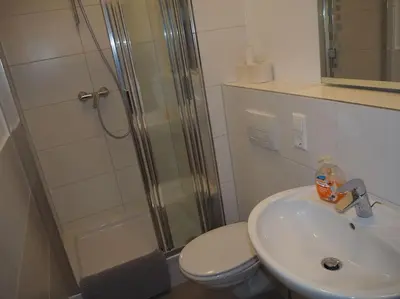 Ein Badezimmer in der Unterkunft TOP 3-Raum Wohnung, ideal für Monteure und Gruppen