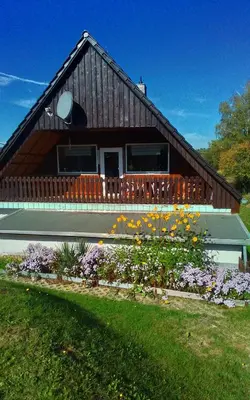 Ein Garten an der Unterkunft Weitblick am Hankehübel