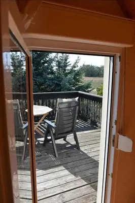 Ein Balkon oder eine Terrasse in der Unterkunft Ruhiges, sehr schönes Haus/Grundstück in Elbnähe.