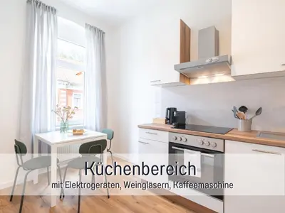 Küche/Küchenzeile in der Unterkunft Benville BV05 - Für Kurztrip & Business - Stellbare Einzelbetten - Waschmaschine - WLAN - Mikrowelle & Nespresso - Bahnhof 2min - Supermarkt 3min - Porzellanmanufaktur 10min