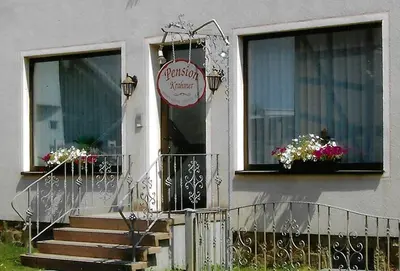 Das Gebäude in dem sich die Pension befindet