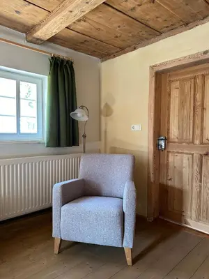 Ein Sitzbereich in der Unterkunft Gründelstube