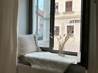 Ein Sitzbereich in der Unterkunft Super zentral mit Parkplatz, Fenster verspiegelt