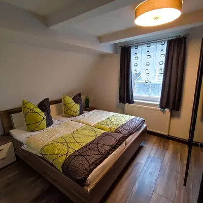 Ein Bett oder Betten in einem Zimmer der Unterkunft Ferienwohnung am Markt in Olbernhau