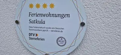 Ein Zertifikat, Auszeichnung, Logo oder anderes Dokument, das in der Unterkunft Ferienwohnungen SATKULA ausgestellt ist