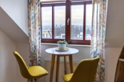 Ein Sitzbereich in der Unterkunft Schloßberg-Domizil mit Weitblick - Arbeitsplatz, Balkon, Netflix, Badewanne & Yogamatte