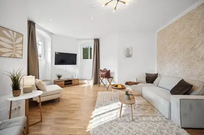 TV/Unterhaltungsangebot in der Unterkunft Wiener Palais am Großen Garten, Arbeitsplatz, Familie, 8 Pers, Smart-TV