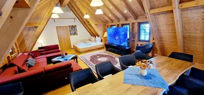 Ein Sitzbereich in der Unterkunft Ferienwohnung in 09548 Seiffen bis maximal 18 Personen