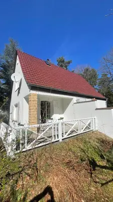 Das Gebäude in dem sich das Ferienhaus befindet